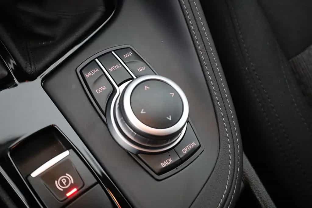 BMW X2 sDrive 18i LED Navi Sitzheizung Tempomat PDC 06/2020-photo-13
