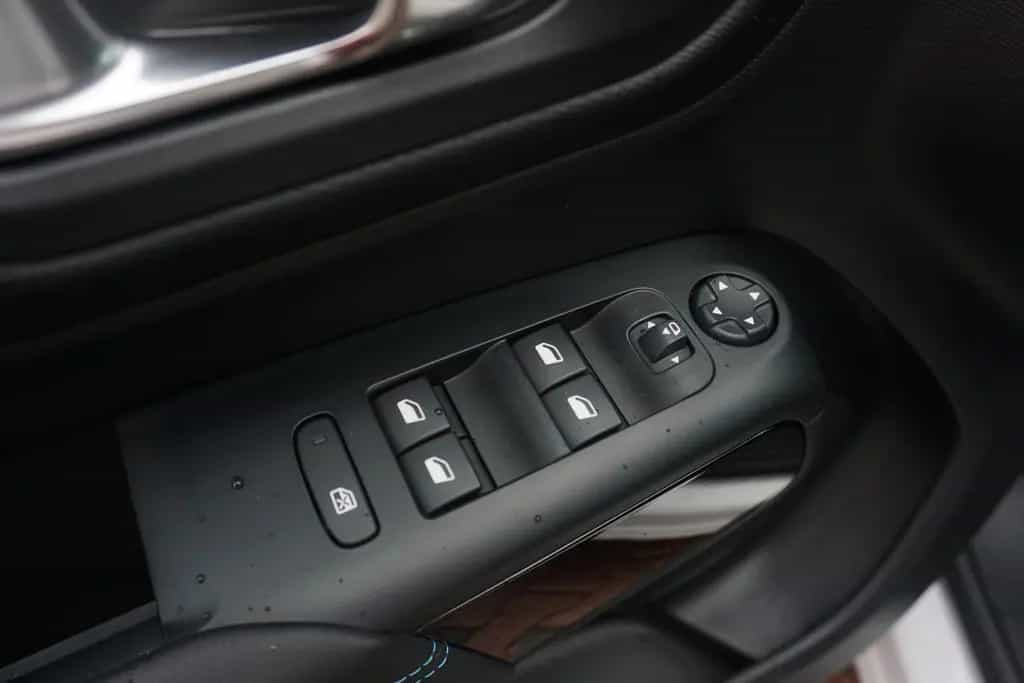 Citroën C5 Aircross 1.2 Pure Tech Feel Pack LED Kamera 09/2023-photo-28