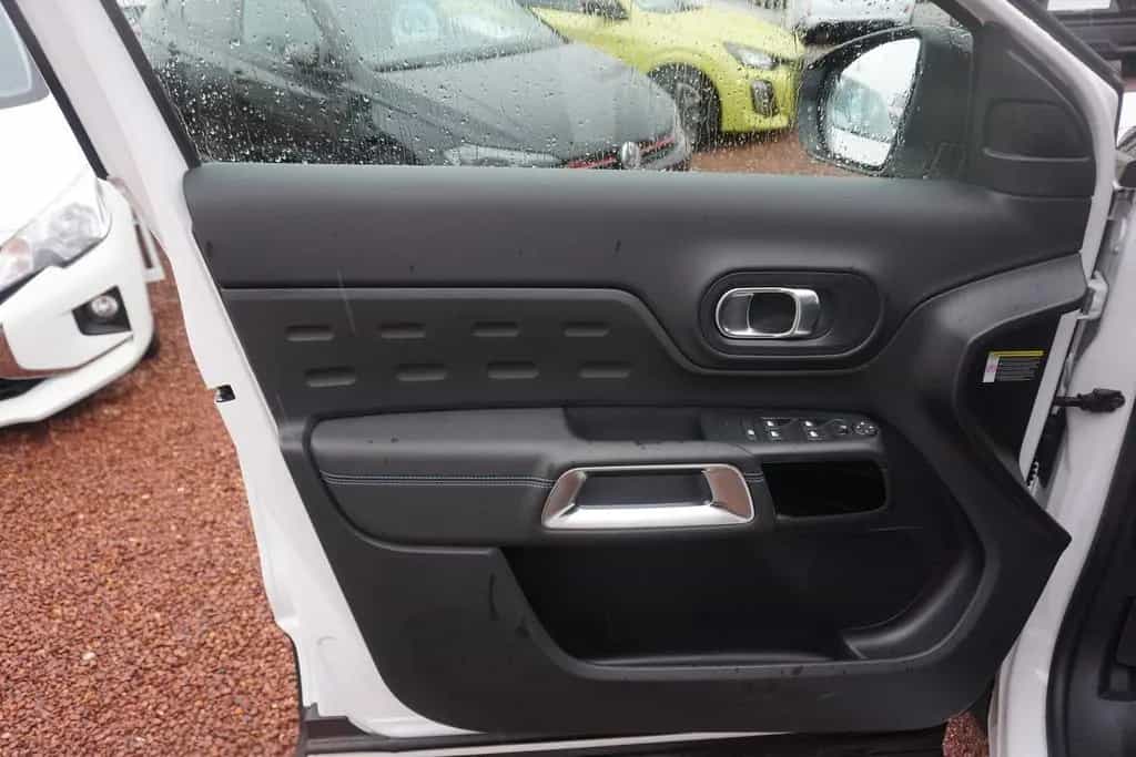 Citroën C5 Aircross 1.2 Pure Tech Feel Pack LED Kamera 09/2023-photo-29