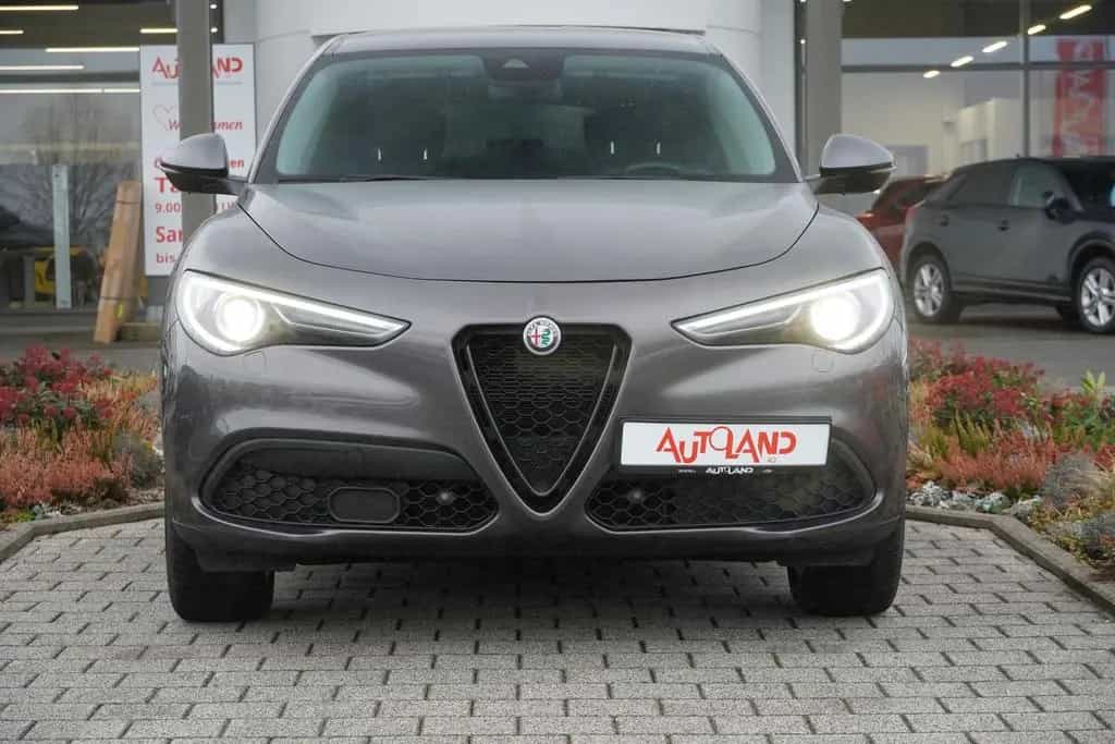 Alfa Romeo Stelvio 2.2 Klimaaut. Navi ACC Sitzheizung Leder 06/2020-photo-2