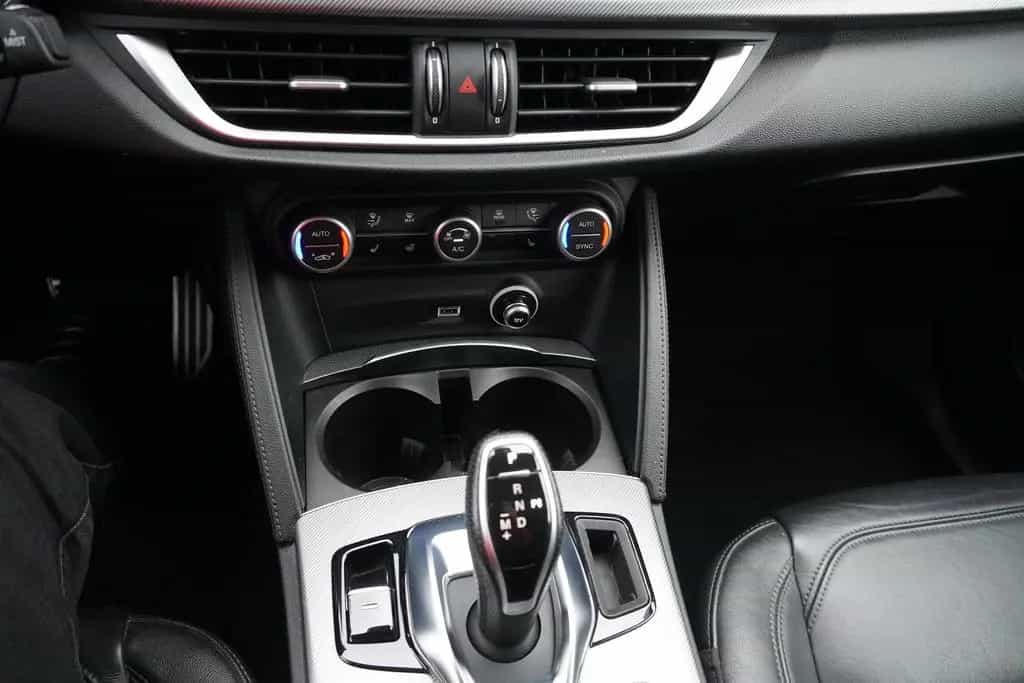 Alfa Romeo Stelvio 2.2 Klimaaut. Navi ACC Sitzheizung Leder 06/2020-photo-23