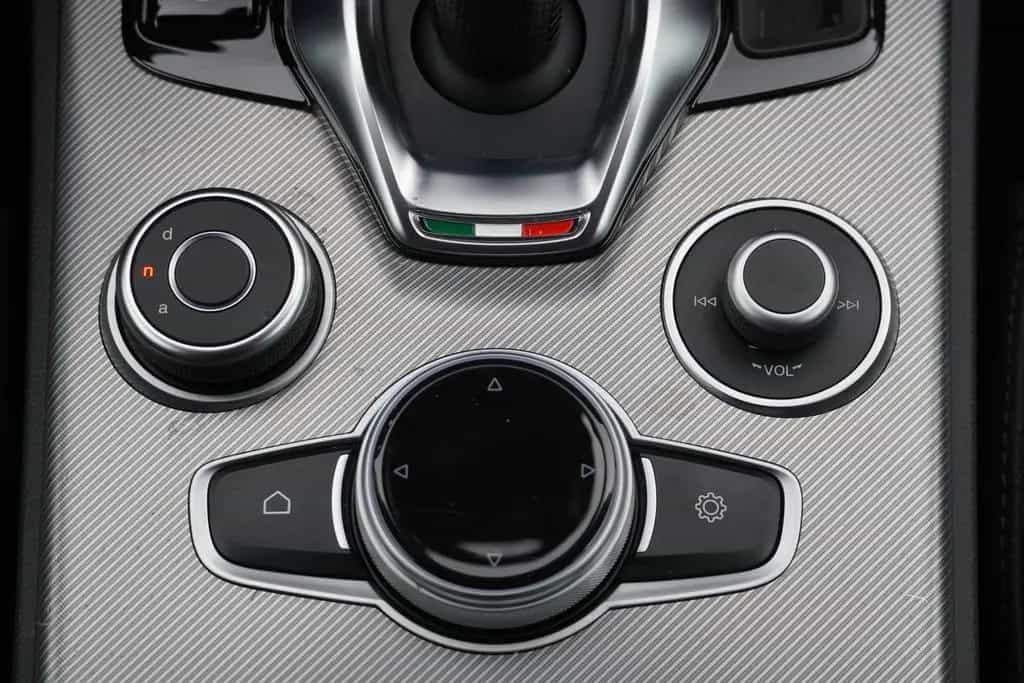 Alfa Romeo Stelvio 2.2 Klimaaut. Navi ACC Sitzheizung Leder 06/2020-photo-25