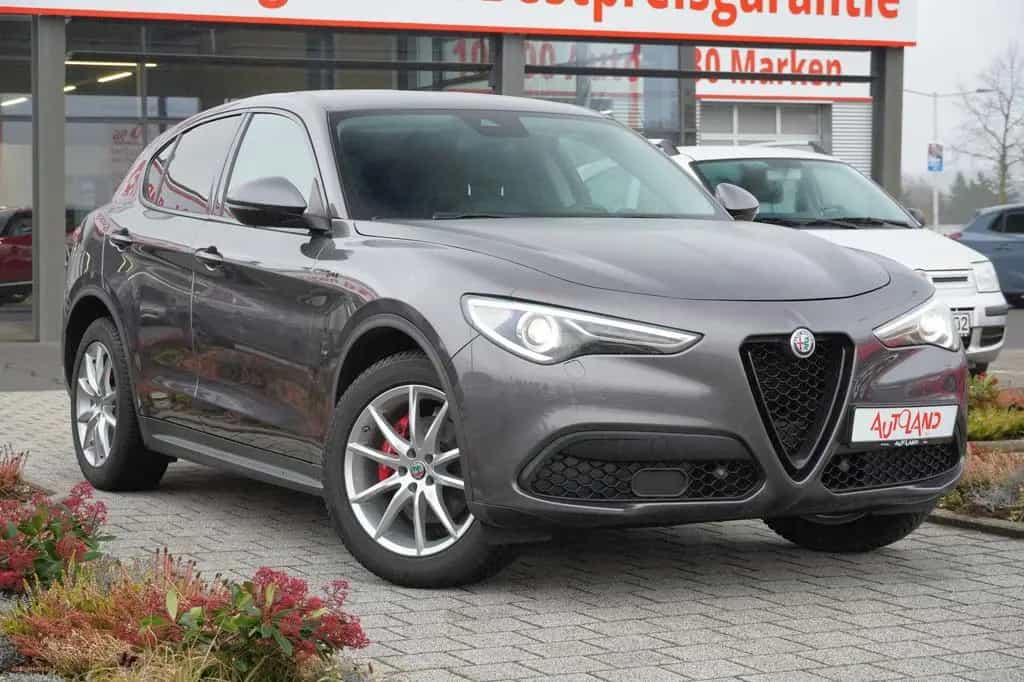 Alfa Romeo Stelvio 2.2 Klimaaut. Navi ACC Sitzheizung Leder 06/2020-photo-3
