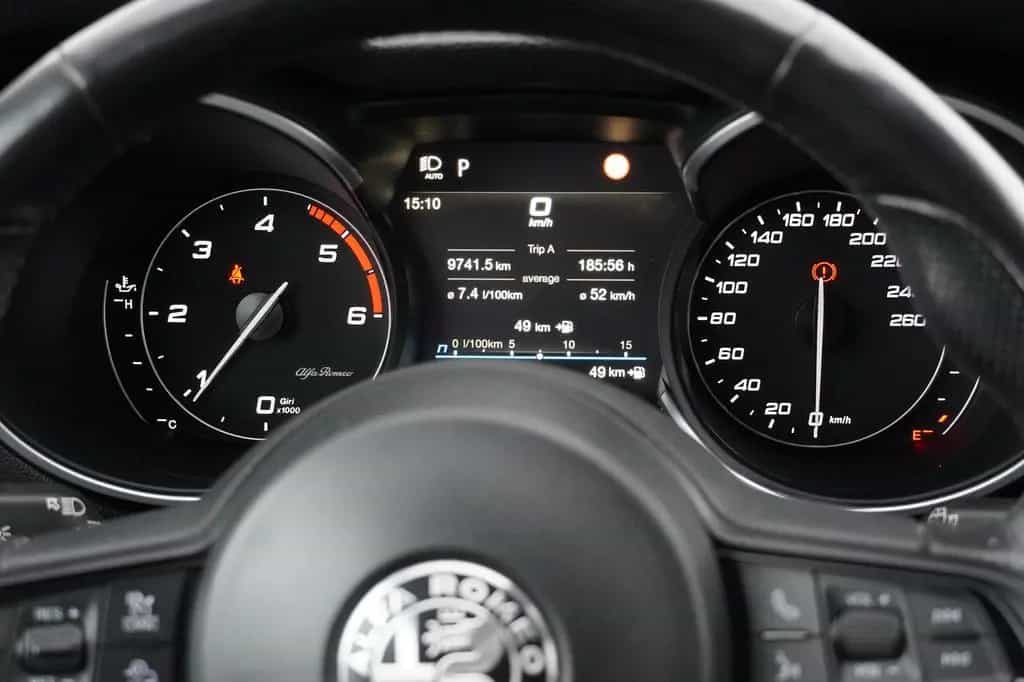Alfa Romeo Stelvio 2.2 Klimaaut. Navi ACC Sitzheizung Leder 06/2020-photo-34