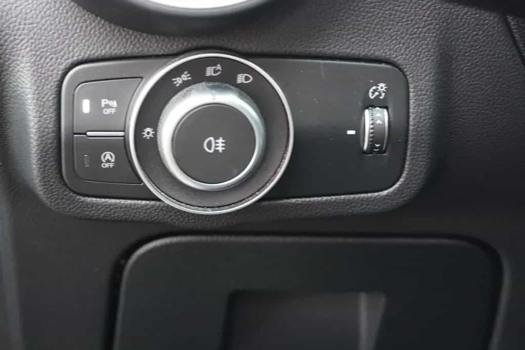 Alfa Romeo Stelvio 2.2 Klimaaut. Navi ACC Sitzheizung Leder 06/2020-photo-35