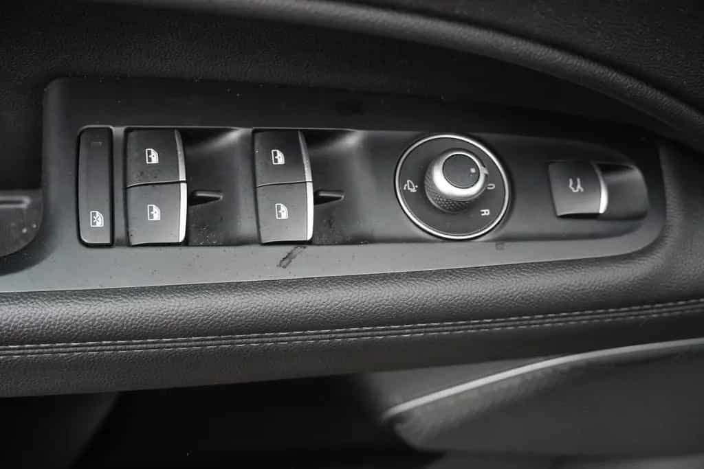 Alfa Romeo Stelvio 2.2 Klimaaut. Navi ACC Sitzheizung Leder 06/2020-photo-36