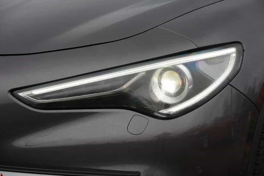Alfa Romeo Stelvio 2.2 Klimaaut. Navi ACC Sitzheizung Leder 06/2020-photo-46
