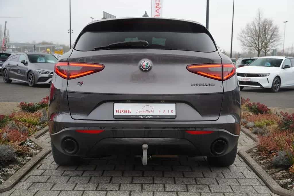Alfa Romeo Stelvio 2.2 Klimaaut. Navi ACC Sitzheizung Leder 06/2020-photo-6