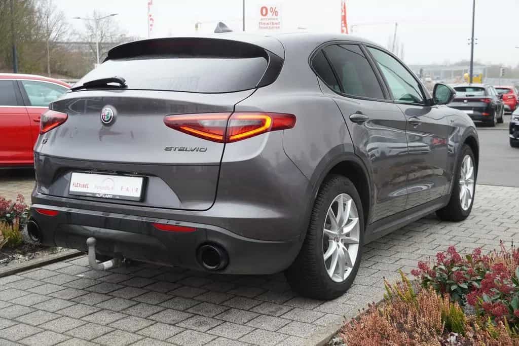 Alfa Romeo Stelvio 2.2 Klimaaut. Navi ACC Sitzheizung Leder 06/2020-photo-7