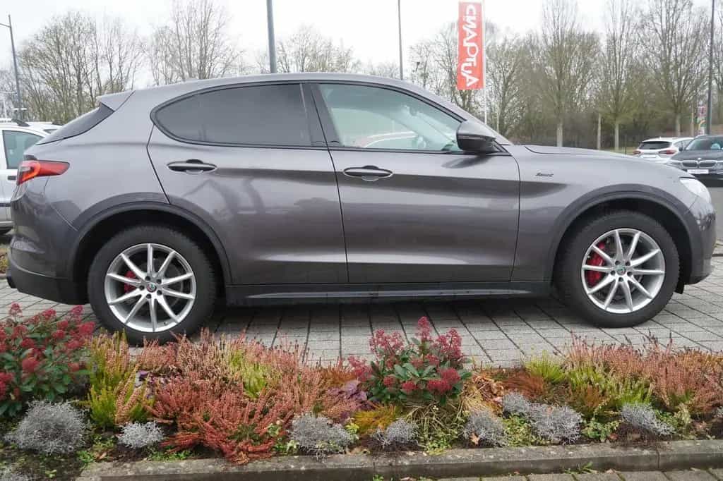 Alfa Romeo Stelvio 2.2 Klimaaut. Navi ACC Sitzheizung Leder 06/2020-photo-8