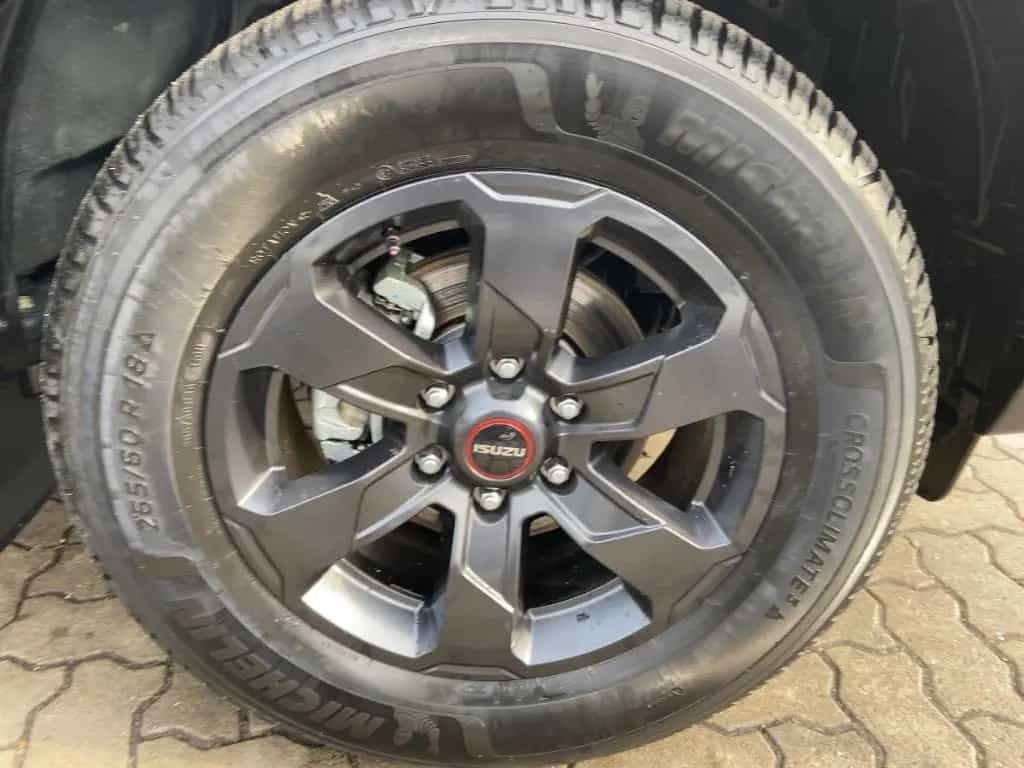 Isuzu D-Max Double Cab 4x4 V-Cross Automatik MY2025 ! 02/2026-photo-6