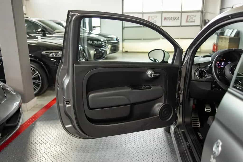 Abarth 595 esseesse 70 Years BEATS BREMBO AKRAPOVIC 07/2020-photo-13