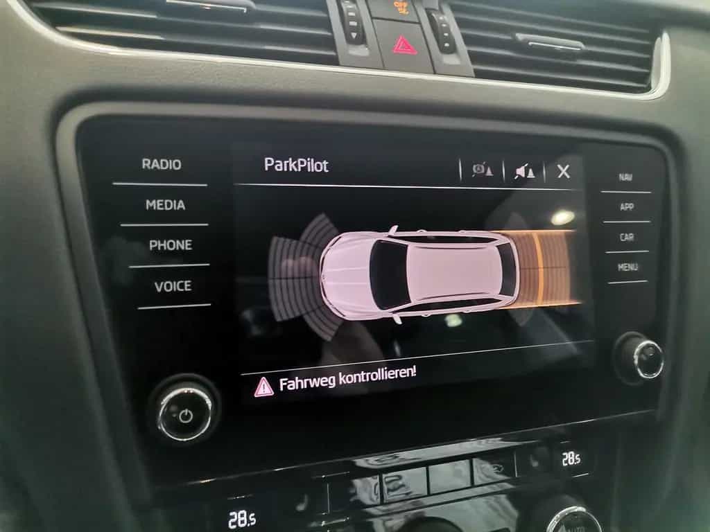 Skoda Octavia 1.0 TSI DSG Style Navi|SHZ|Klimaaut. 01/2019-photo-12