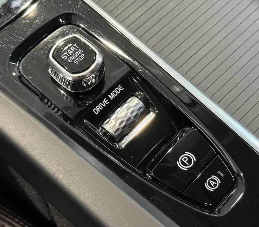 Volvo XC60 Momentum Pro|H&K|KAMERA|NAVI|LK+SHZ|SPUR*|T 02/2021-photo-28