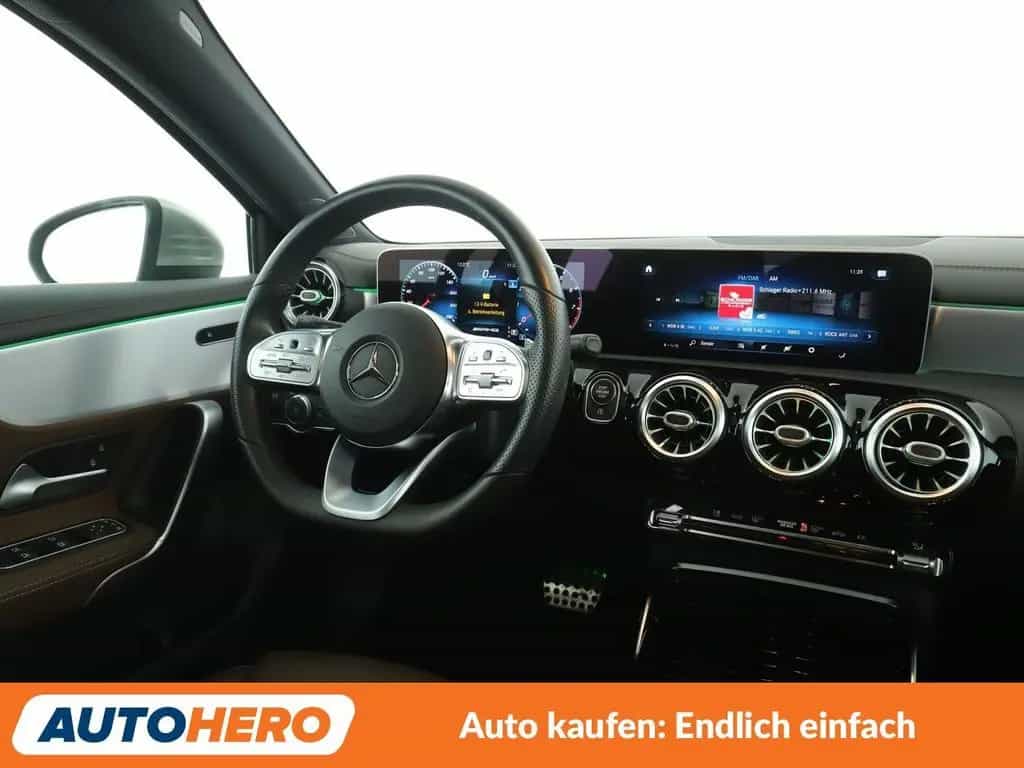 Mercedes-Benz A 35 AMG 4Matic Aut.*NAV*LED*TEMP*CAM*PDC*SHZ* 07/2019-photo-12