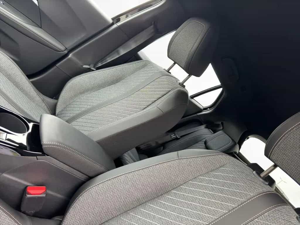 Peugeot 2008 Allure 130 ACC PDC Kamera SHZ Navi 01/2026-photo-12