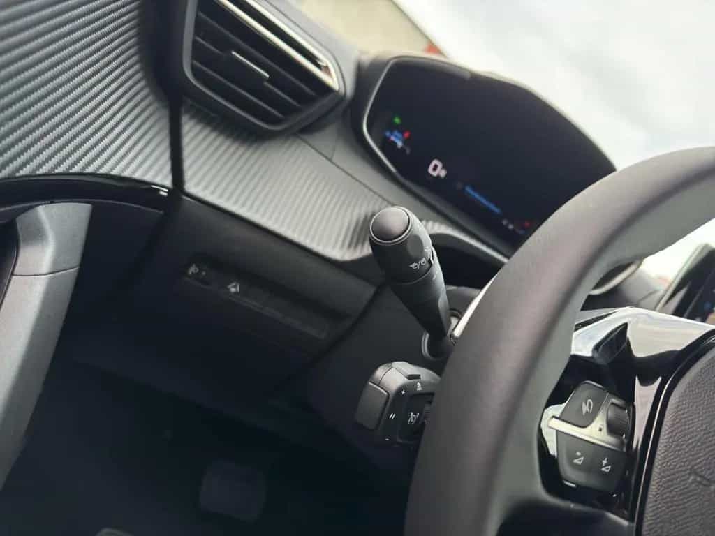 Peugeot 2008 Allure 130 ACC PDC Kamera SHZ Navi 01/2026-photo-15