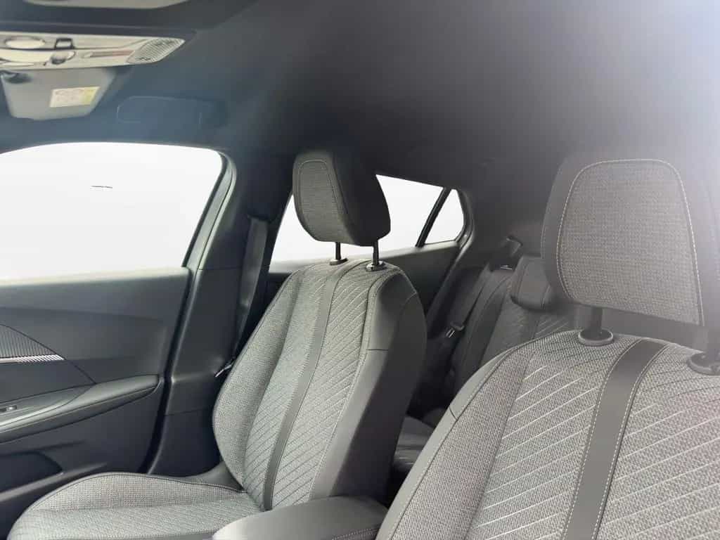 Peugeot 2008 ALLURE 130 ACC PDC Kamera SHZ Navi 01/2026-photo-12