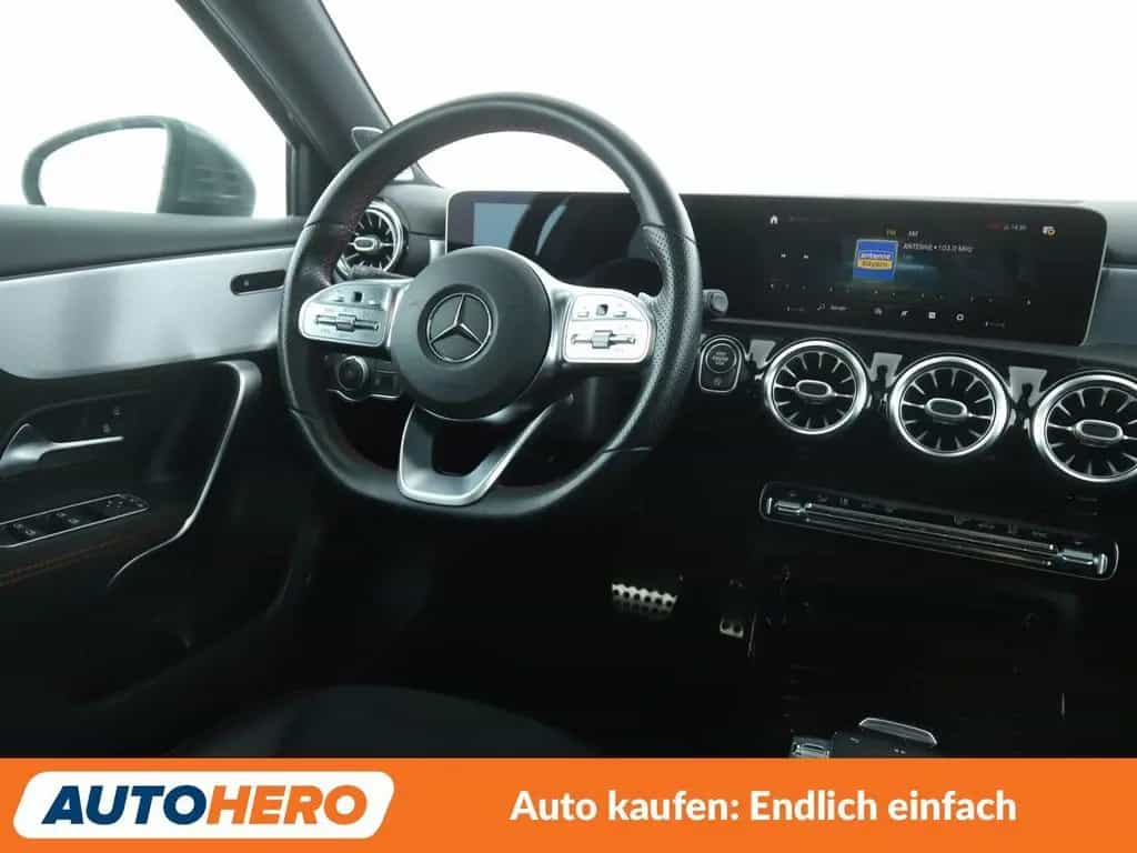 Mercedes-Benz A 35 AMG 4Matic Aut.*NAVI*CAM*SHZ*TEMPO* 03/2019-photo-12