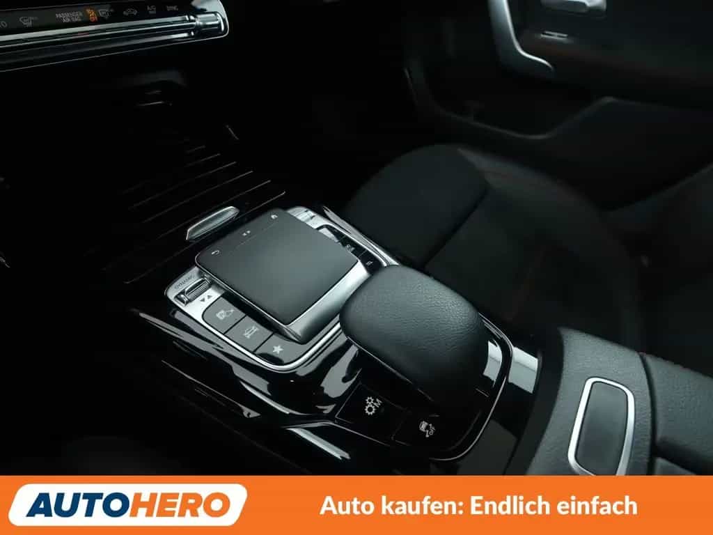 Mercedes-Benz A 35 AMG 4Matic Aut.*NAVI*CAM*SHZ*TEMPO* 03/2019-photo-24
