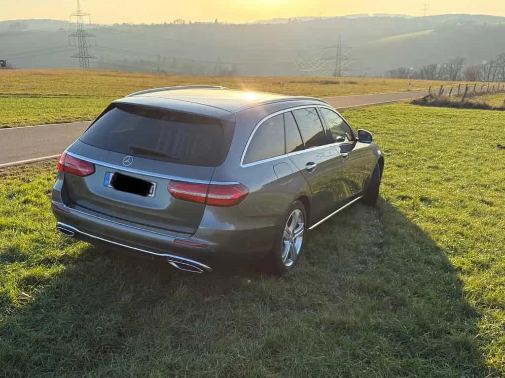 Mercedes-Benz E-Class 400 d 4MATIC T Autom. - 09/2019-photo-2