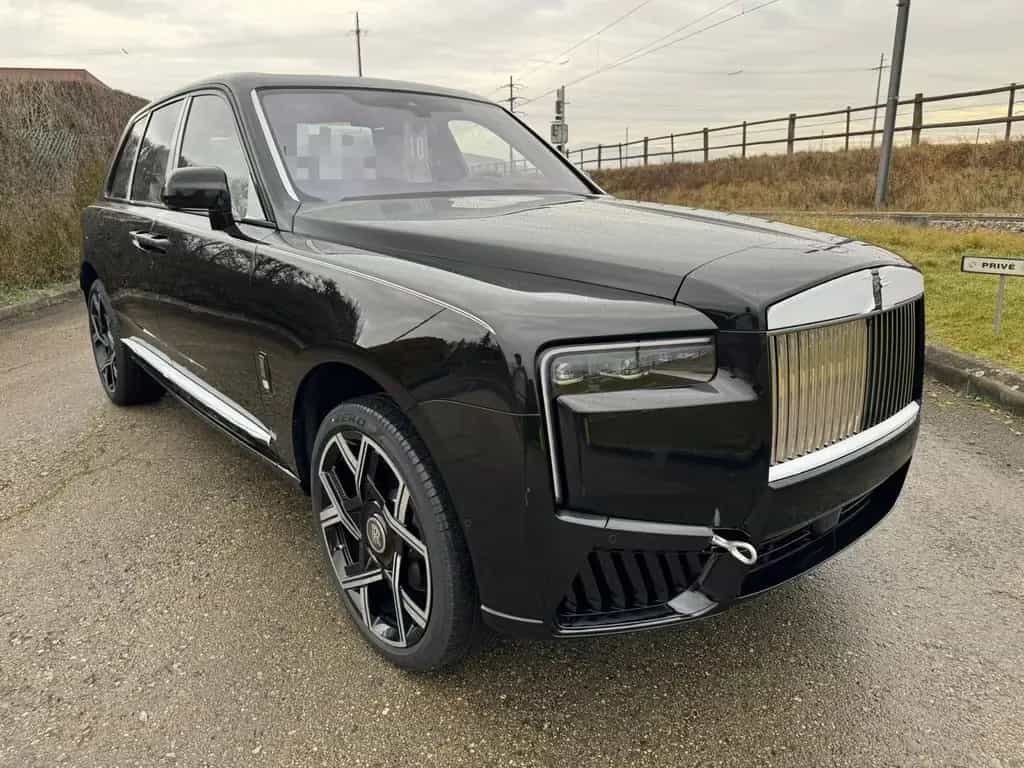 Rolls-Royce Cullinan Black Badge | 4 Seats | 2026 | On Stock null-photo-1