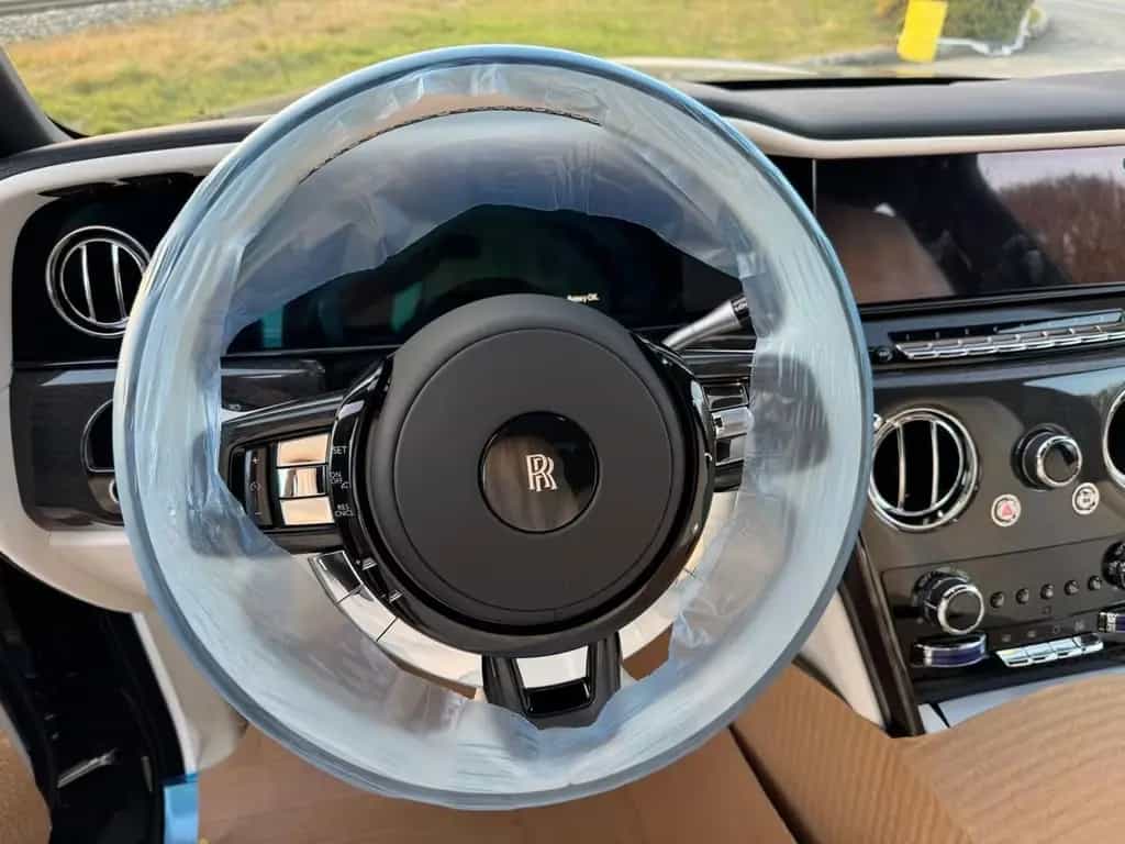 Rolls-Royce Cullinan Black Badge | 4 Seats | 2026 | On Stock null-photo-3