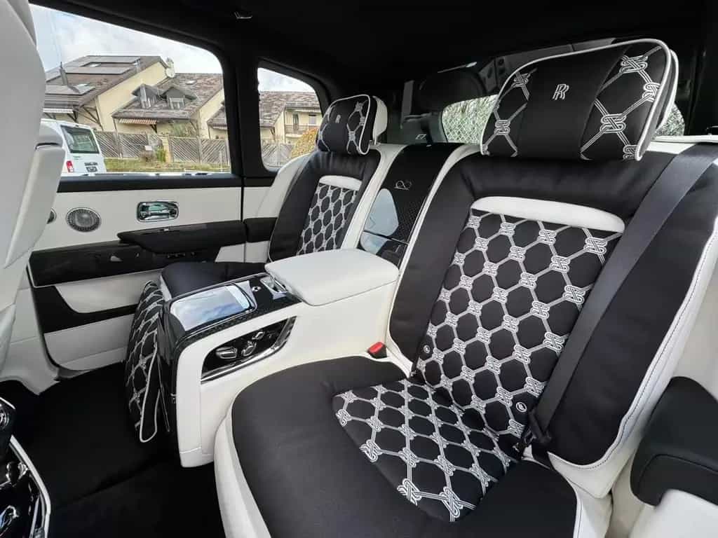 Rolls-Royce Cullinan Black Badge | 4 Seats | 2026 | On Stock null-photo-5