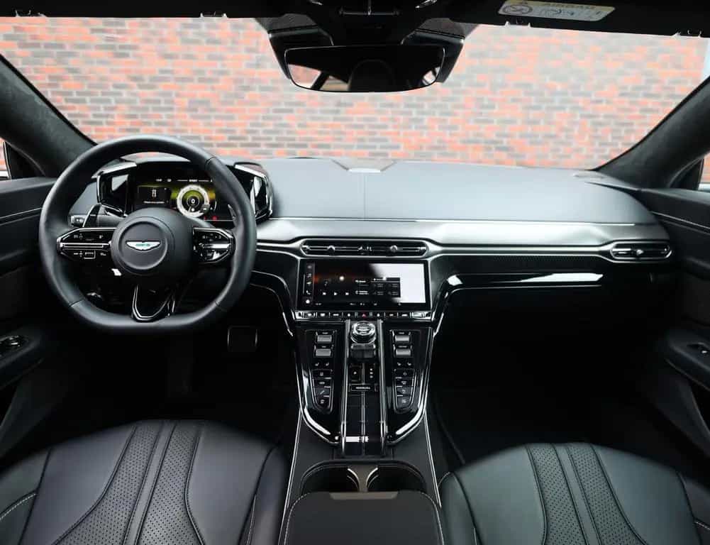 Aston Martin V8 Vantage 4.0 V8 05/2025-photo-2