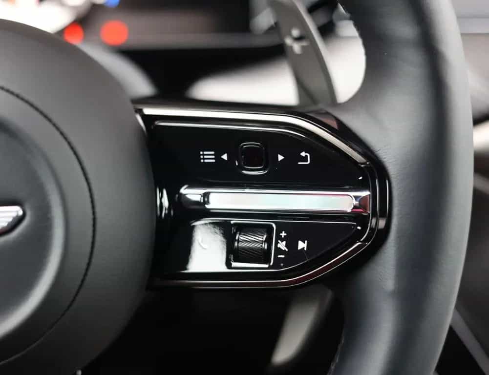 Aston Martin V8 Vantage 4.0 V8 05/2025-photo-31