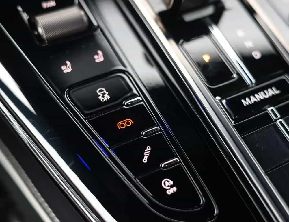 Aston Martin V8 Vantage 4.0 V8 05/2025-photo-38