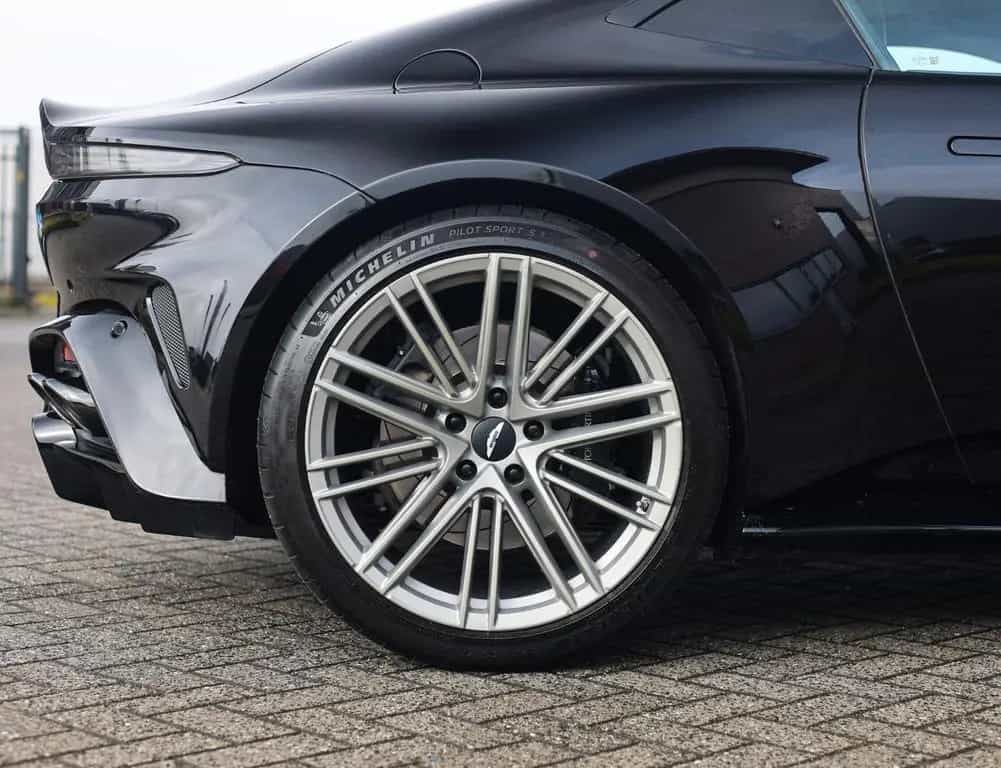 Aston Martin V8 Vantage 4.0 V8 05/2025-photo-48