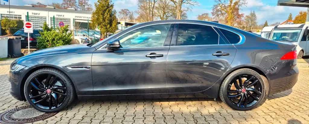 Jaguar XF Portfolio V6 300PS 08/2019-photo-1