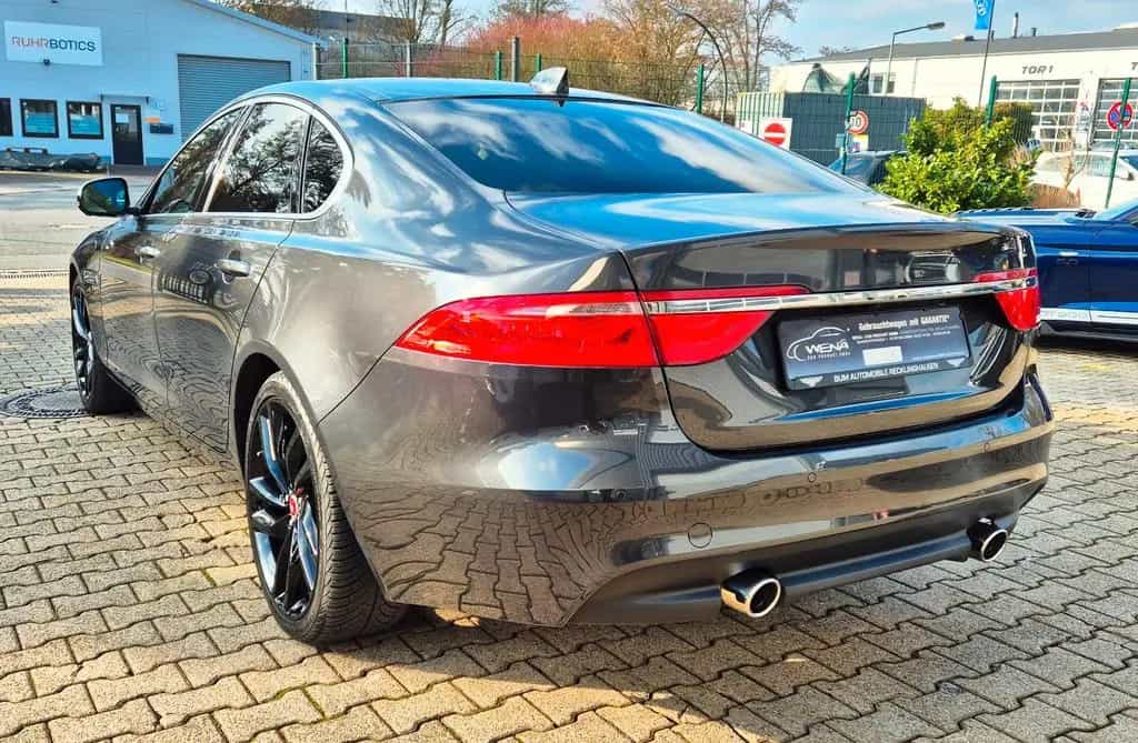 Jaguar XF Portfolio V6 300PS 08/2019-photo-2