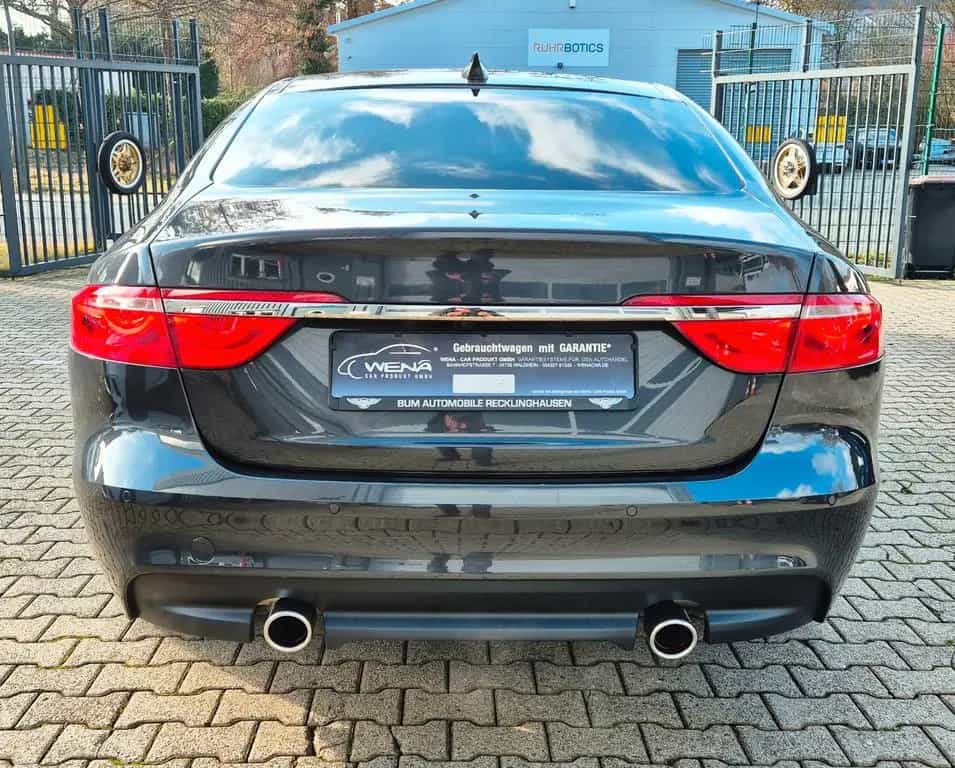 Jaguar XF Portfolio V6 300PS 08/2019-photo-3