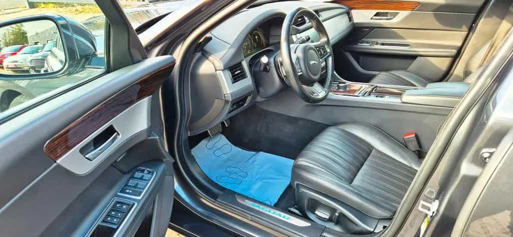 Jaguar XF Portfolio V6 300PS 08/2019-photo-8