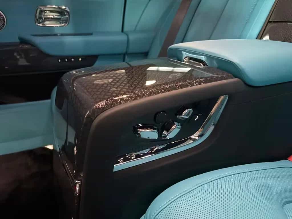 Rolls-Royce Cullinan Black Badge null-photo-13