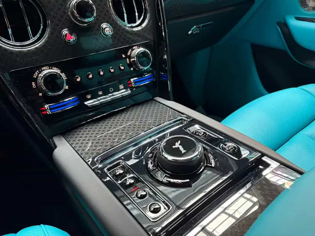 Rolls-Royce Cullinan Black Badge null-photo-16