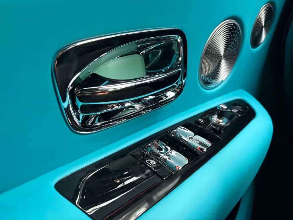 Rolls-Royce Cullinan Black Badge null-photo-17
