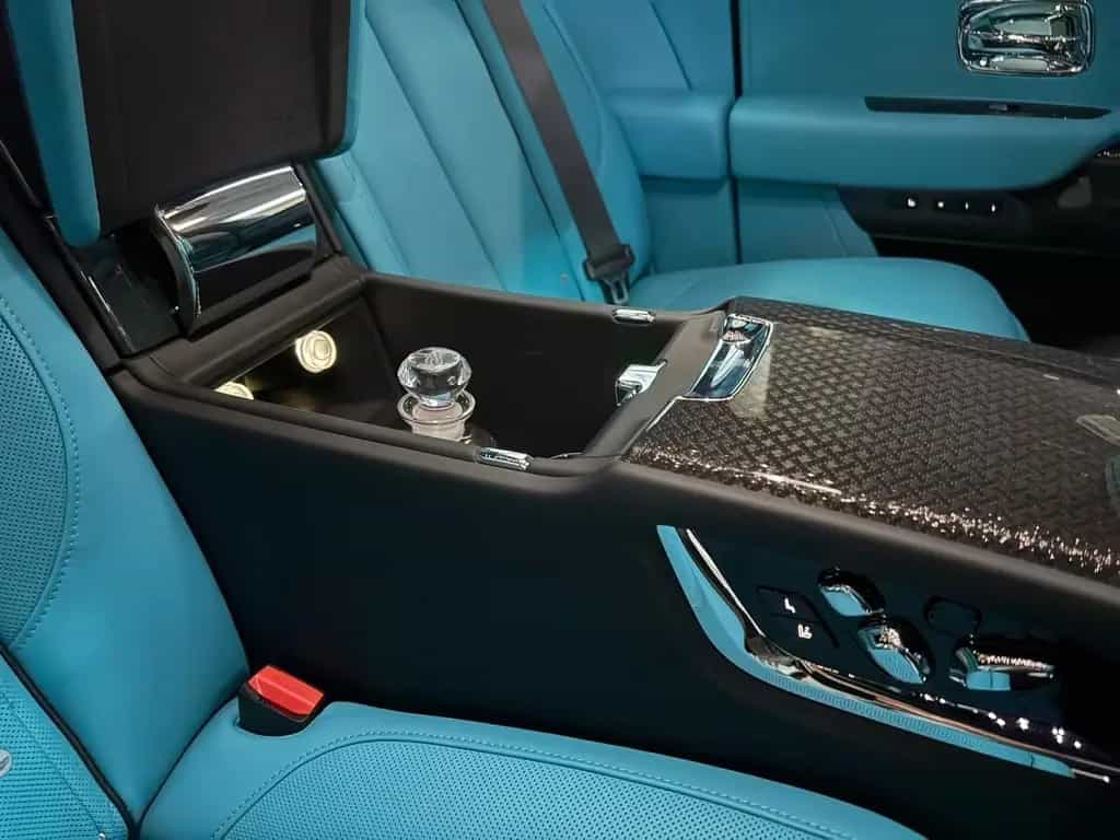 Rolls-Royce Cullinan Black Badge null-photo-19
