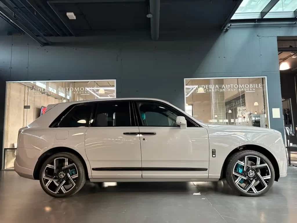 Rolls-Royce Cullinan Black Badge null-photo-2