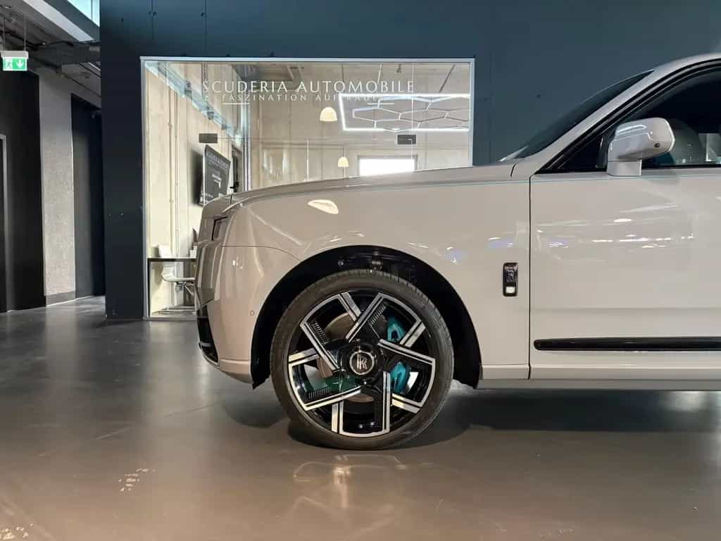Rolls-Royce Cullinan Black Badge null-photo-4