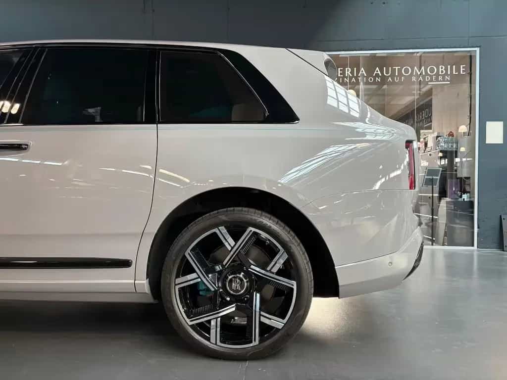 Rolls-Royce Cullinan Black Badge null-photo-5