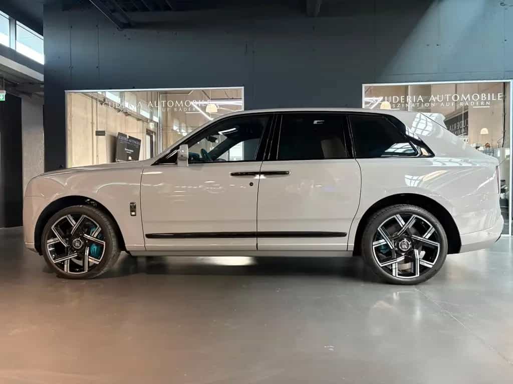 Rolls-Royce Cullinan Black Badge null-photo-6