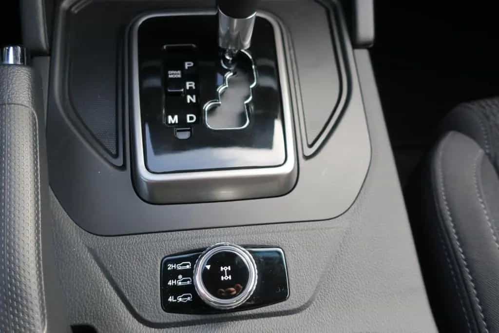 KGM Musso Grand Core 6AT 4X4 NAVI KLIMA RFK PDC null-photo-12