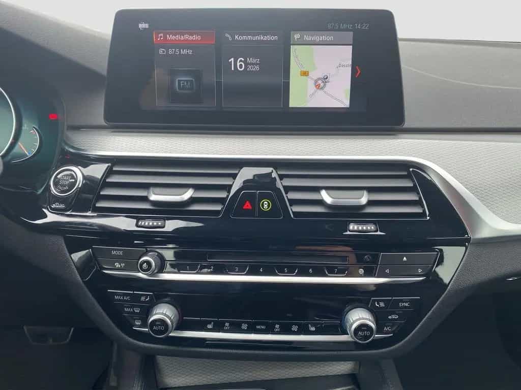 BMW 5 Series 520d xDrive Touring Aut. ///M-Sport ACC HUD RFK 02/2018-photo-12