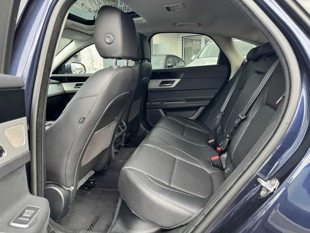 Jaguar XF 25d Prestige NAVI LEDER PANO RFKA TWA 03/2018-photo-11