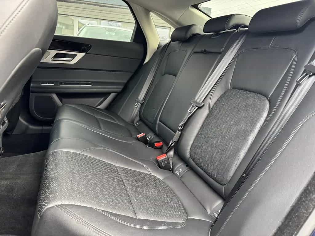 Jaguar XF 25d Prestige NAVI LEDER PANO RFKA TWA 03/2018-photo-12