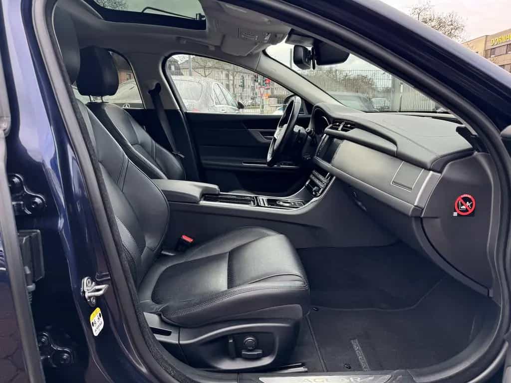 Jaguar XF 25d Prestige NAVI LEDER PANO RFKA TWA 03/2018-photo-14