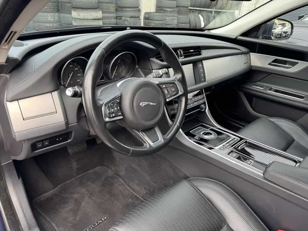 Jaguar XF 25d Prestige NAVI LEDER PANO RFKA TWA 03/2018-photo-15